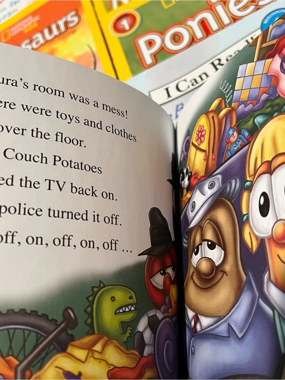 I can read Scholastic Kids Books Bundle Level 1 Splat the Cat Dairy of a Worm - Picture 6 of 12